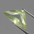 1.27 ct.  Gelblich Grüner unbeh. 11.7 x 6.5 mm Madagaskar Triangel Beryll