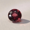Bild 1 von 1.11 ct. Rot - violetter runder 5.7 mm  Rhodolith Granat