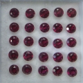 Bild 1 von 3.33 ct. 25 Stück runde rote 2.7 mm Madagaskar Rhodolith Granate.