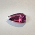 Bild 2 von 1.41 ct. Schöner rot violetter 9.5 x 5.7 mm Rhodolith Granat Tropfen