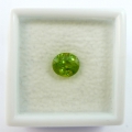 1.65 ct.  Grüner ovaler 6.9 x 6.0 mm Titanit Sphene Edelstein