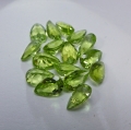 Bild 2 von 7.06 ct. 16 pieces fine green 6 x 4 mm Pakistan Peridot Pears. Nice color !