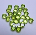 Bild 2 von 9.5 ct. 25 pieces eye clean green round 4 mm Pakistan Peridot Cabochons