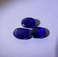Bild 2 von 7.38 ct. 3 Stück ovale 7 x 9 mm blaue Madagaskar Saphire