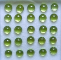 Bild 1 von 9.5 ct. 25 Stück augenreine grüne runde 4 mm  Pakistan Peridot Cabochons