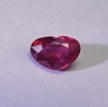 Bild 1 von 2.17 ct. Zartes roter 9.4 x 6.4 mm Rubin Herz