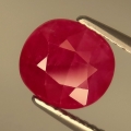 3.05 ct. Schöner roter ovaler 8.4 x 7.7 mm Mosambik Rubin