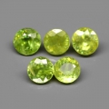 2.53 ct.  5 Stück gelblich Grüne runde 4.5 - 5 mm Titanit Sphene Edelsteine