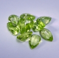 Bild 2 von 4.44 ct. 10 pieces fine green 6 x 4 mm Pakistan Peridot Pears. Nice color !
