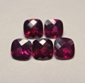 Bild 1 von 5.71 ct. 5 rot - violette 6 x 6 mm Cushion Rhodolith Granate