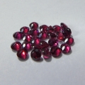 Bild 2 von 3.33 ct. 25 Stück runde rote 2.7 mm Madagaskar Rhodolith Granate.