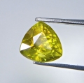 1.80 ct. Gelblich Grüner 7 x 6.8 mm Triangel Titanit Sphen