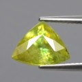 Bild 2 von 3.25 ct. Gelblich Grüner 10.8 x 8.5 mm Triangel Titanit Sphen