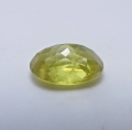 Bild 2 von 0.96 ct.  Zarter ovaler gelblich grüner 7 x 5 mm Titanit Sphen