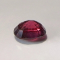 Bild 2 von 1.13 ct. Zarter rot - violetter ovaler 6.8 x 5.3 mm Madagaskar Rhodolith Granat