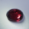 Bild 2 von 2.21 ct. Eye clean cherry red oval 8.6 x 7 mm Rhodolithe  Garnet