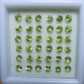 Bild 1 von 5.25 ct.  36 Stück runde grüne 3 mm  Peridote.