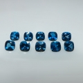 Bild 1 von 3.40 ct 10 Stück 4 x 4 mm Brasilien Cushion London Blue Topas Edelsteine
