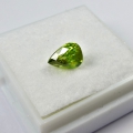 Bild 2 von 0.92 ct. Intensiv Gelblich Grüner 7 x 4.9 mm Titanit Sphene Tropfen