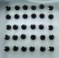 Bild 1 von 1.4 ct. 30 Stück unbeh. schwarze runde 2 mm Brillantschliff Tansania Spinelle