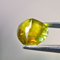 Bild 2 von 1.80 ct. Gelblich Grüner 7 x 6.8 mm Triangel Titanit Sphen