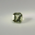 0.83 ct . Feiner grüner 5.4 x 5.3 mm Apatit Oktagon