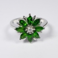 925 Silver Flower Ring with Chrome Diopside Gemstones, SZ 8 (Ø 18 mm)