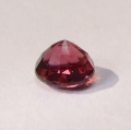 Bild 2 von 1.11 ct. Rot - violetter runder 5.7 mm  Rhodolith Granat