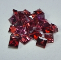 Bild 2 von 4.8 ct.  25 Stück natürlich rote 3 mm Mosambik Granat Carrés