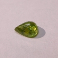 Bild 2 von 2.17 ct.  Schöner gelblich grüner 9.7 x 7.3 mm Titanit Sphen Tropfen