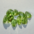 Bild 2 von 4.13 ct. 10 pieces apple green 6 x 4 mm Pakistan Peridot Pears