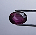 2.51 ct. Klasse ovaler pink- violetter 8.5 x 6.7 mm Rhodolith Granate