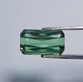 Bild 1 von 1.95 ct. Schöner grüner 8.8 x 5 mm Mosambik Turmalin im Smaragdschliff
